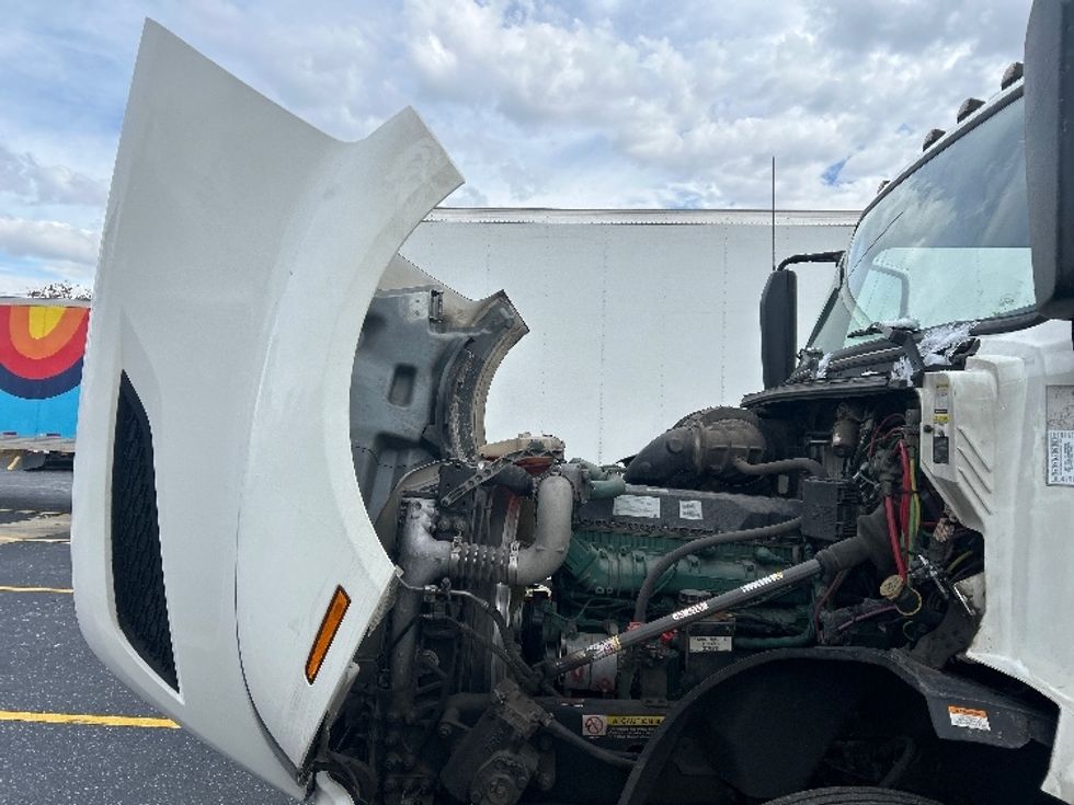 Day Cab Tractor-Heavy Duty Tractors-Volvo-2019-VNL42300-Milwaukee-WI-178,044\n\t\tmiles-$ 33,750 - Image 13