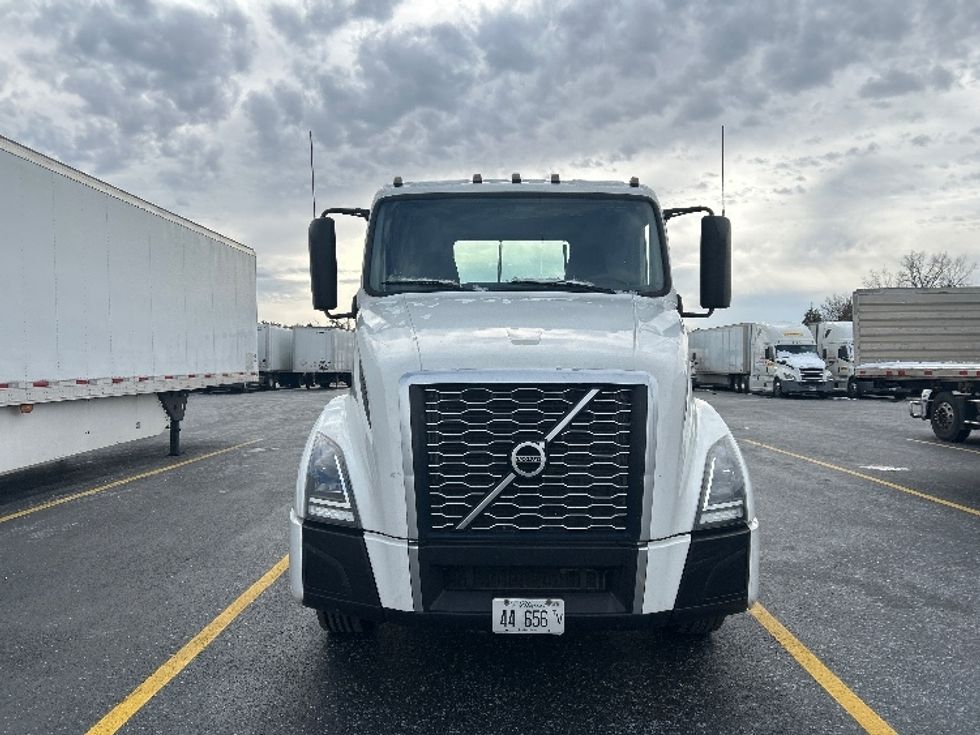 2019 Volvo Truck VNL photo 2