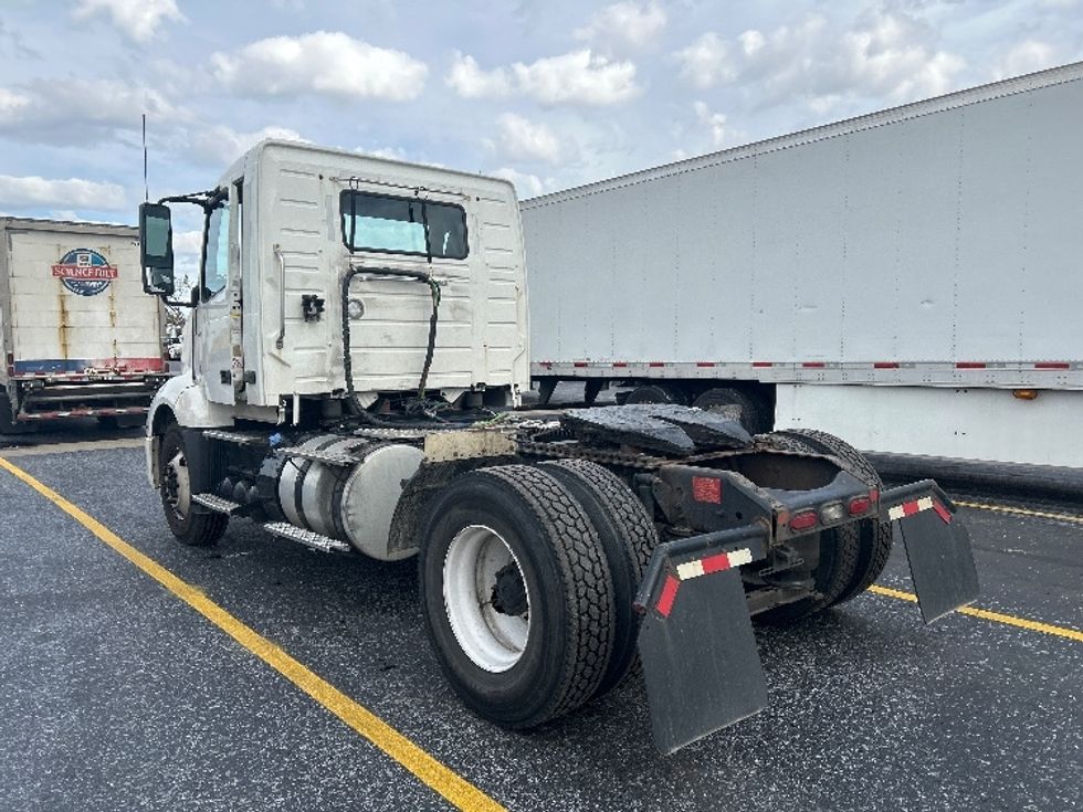 Day Cab Tractor-Heavy Duty Tractors-Volvo-2019-VNL42300-Milwaukee-WI-178,044\n\t\tmiles-$ 33,750 - Image 5