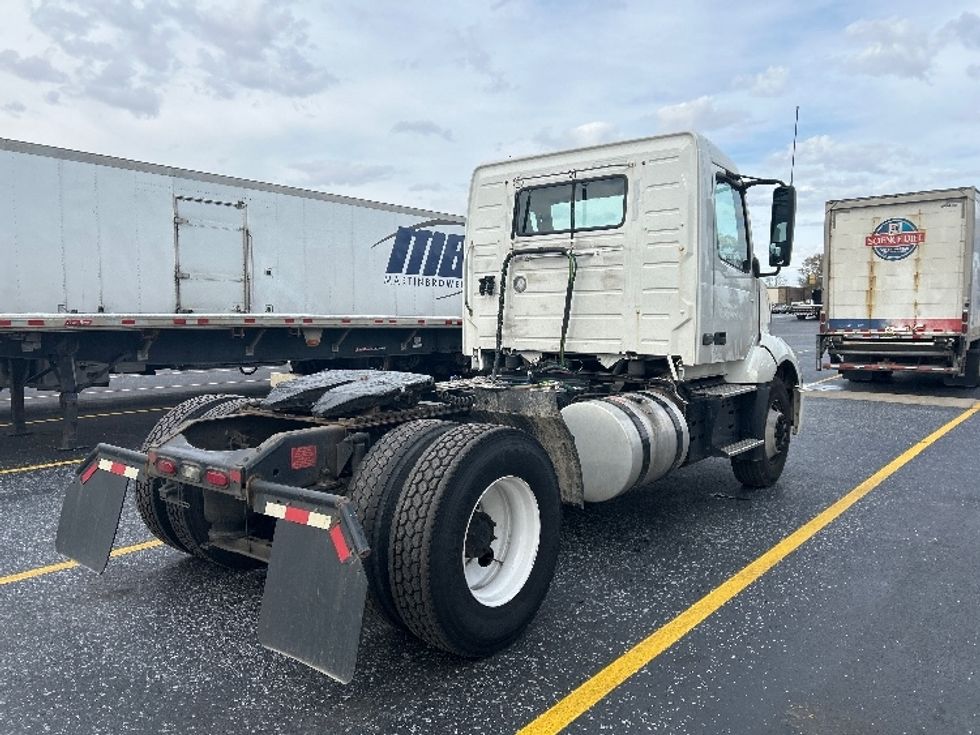 Day Cab Tractor-Heavy Duty Tractors-Volvo-2019-VNL42300-Milwaukee-WI-178,044\n\t\tmiles-$ 33,750 - Image 7