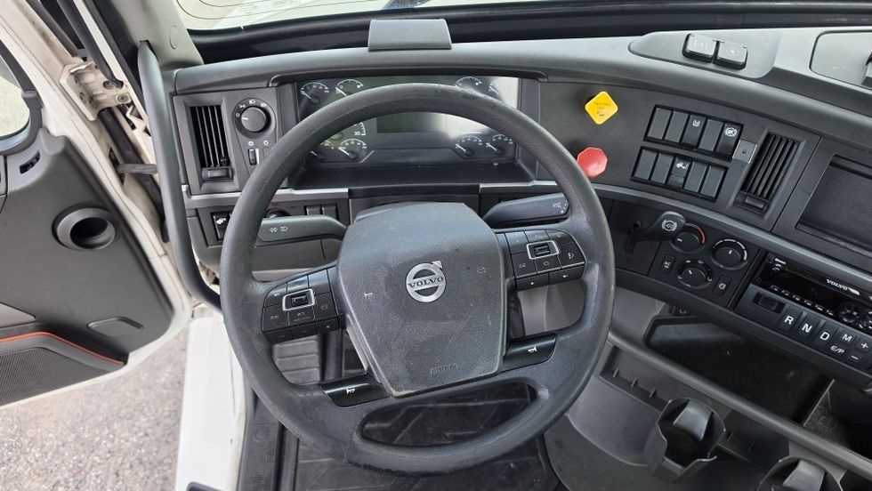 Day Cab Tractor-Heavy Duty Tractors-Volvo-2019-VNL42300-Ocala-FL-357,601\n\t\tmiles-$ 31,250 - Image 11