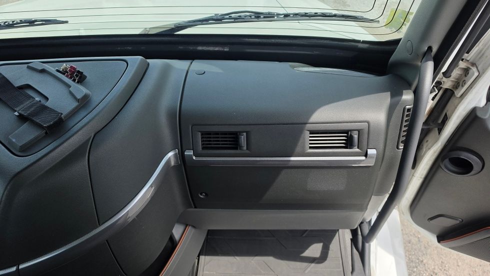 Day Cab Tractor-Heavy Duty Tractors-Volvo-2019-VNL42300-Ocala-FL-357,601\n\t\tmiles-$ 31,250 - Image 13