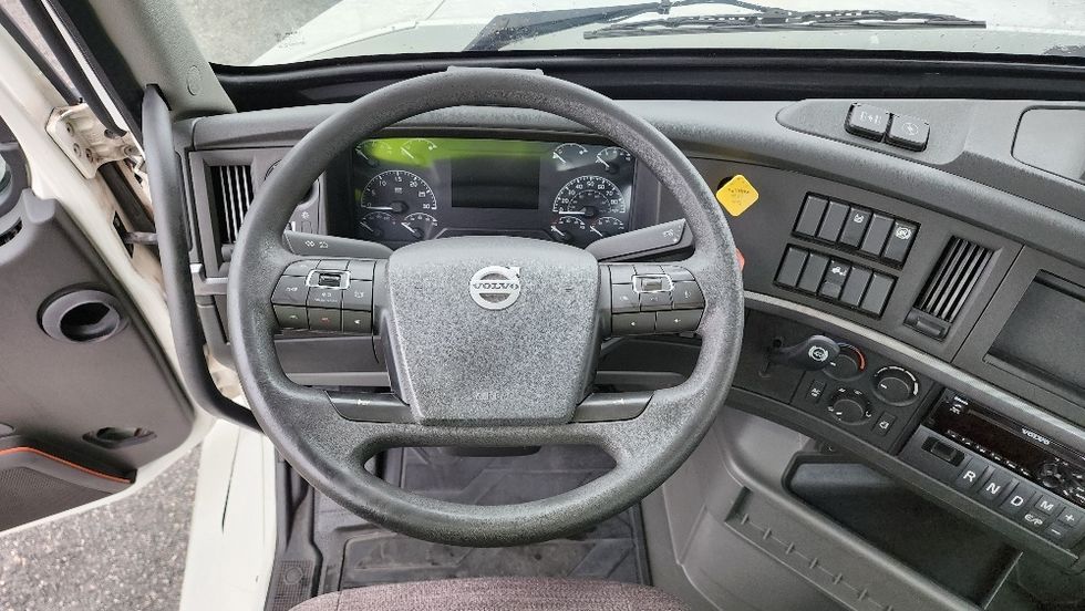 Day Cab Tractor-Heavy Duty Tractors-Volvo-2019-VNL42300-Ocala-FL-370,399\n\t\tmiles-$ 30,500 - Image 11