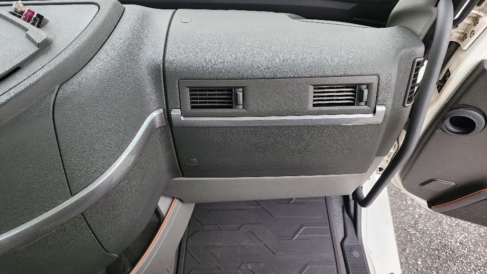 Day Cab Tractor-Heavy Duty Tractors-Volvo-2019-VNL42300-Ocala-FL-370,399\n\t\tmiles-$ 30,500 - Image 13