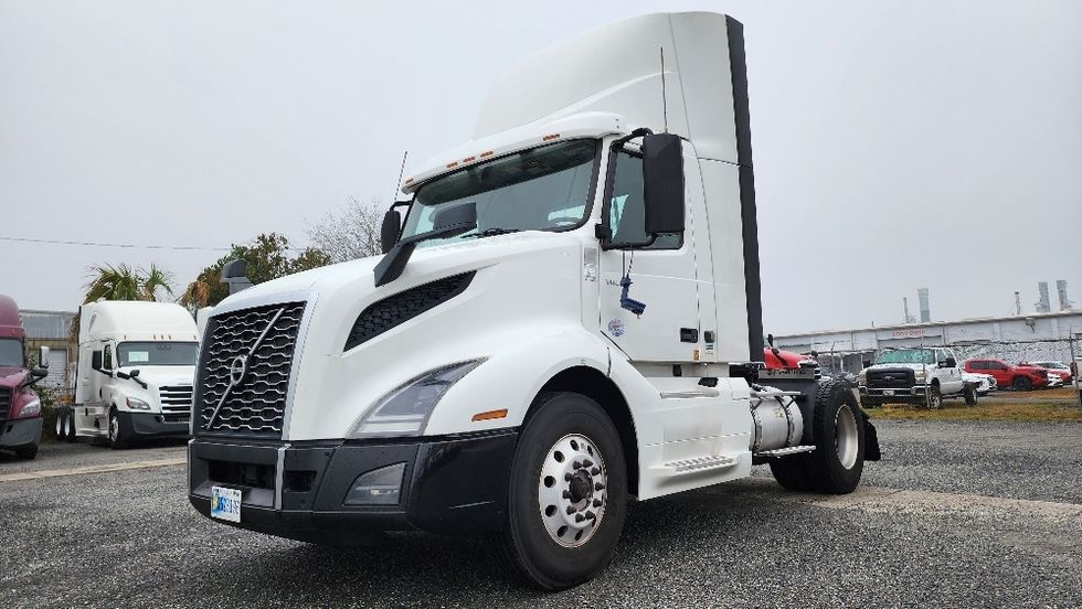 Day Cab Tractor-Heavy Duty Tractors-Volvo-2019-VNL42300-Ocala-FL-370,399\n\t\tmiles-$ 30,500 - Image 3