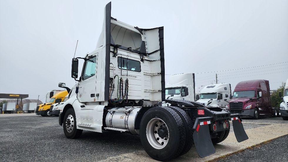 Day Cab Tractor-Heavy Duty Tractors-Volvo-2019-VNL42300-Ocala-FL-370,399\n\t\tmiles-$ 30,500 - Image 5