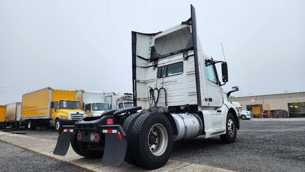 Day Cab Tractor-Heavy Duty Tractors-Volvo-2019-VNL42300-Ocala-FL-370,399\n\t\tmiles-$ 30,500 - Image 7