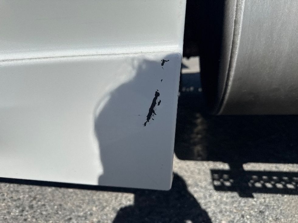 Day Cab Tractor-Heavy Duty Tractors-Volvo-2019-VNL42300-Ocala-FL-385,691\n\t\tmiles-$ 29,750 - Image 18