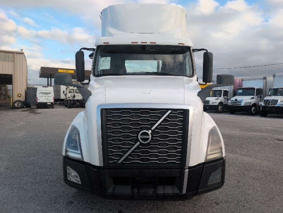 Day Cab Tractor-Heavy Duty Tractors-Volvo-2019-VNL42300-Ocala-FL-385,691\n\t\tmiles-$ 29,750 - Image 2