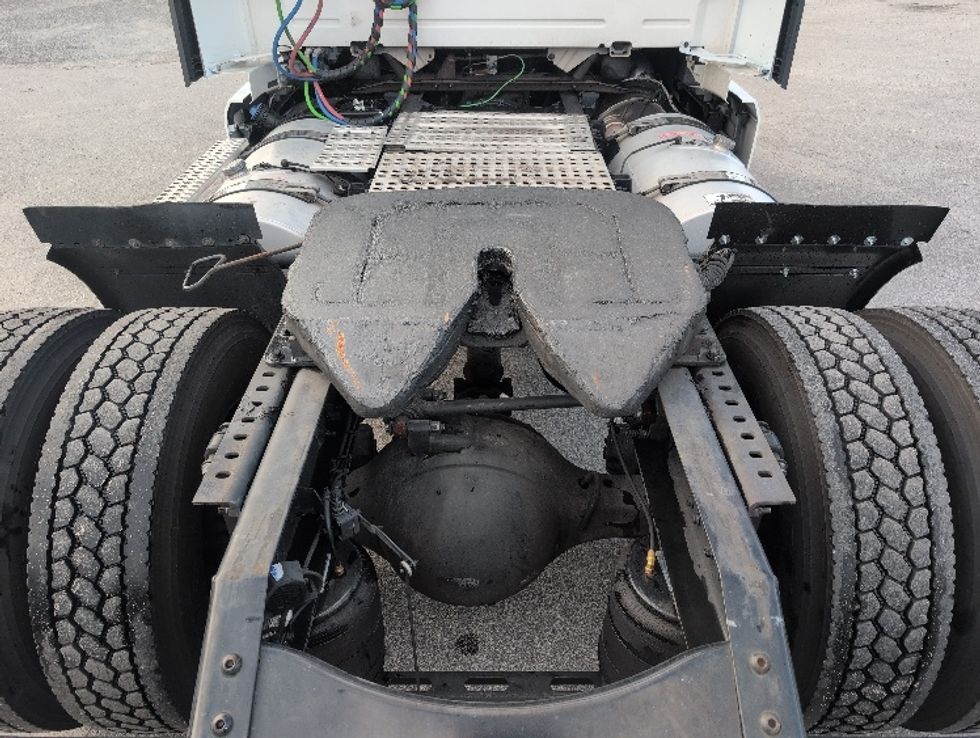 Day Cab Tractor-Heavy Duty Tractors-Volvo-2019-VNL42300-Ocala-FL-385,691\n\t\tmiles-$ 29,750 - Image 6