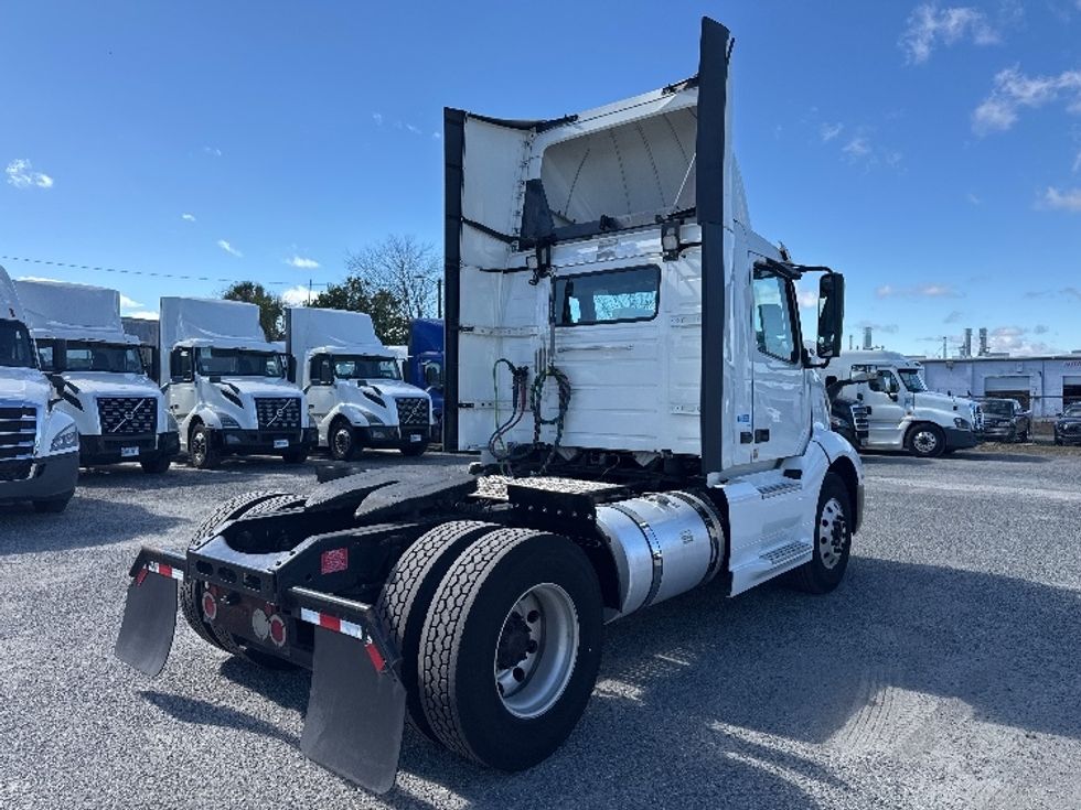 Day Cab Tractor-Heavy Duty Tractors-Volvo-2019-VNL42300-Ocala-FL-385,691\n\t\tmiles-$ 29,750 - Image 7