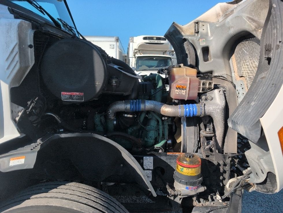 Day Cab Tractor-Heavy Duty Tractors-Volvo-2019-VNL42300-Ocala-FL-387,614\n\t\tmiles-$ 29,750 - Image 15