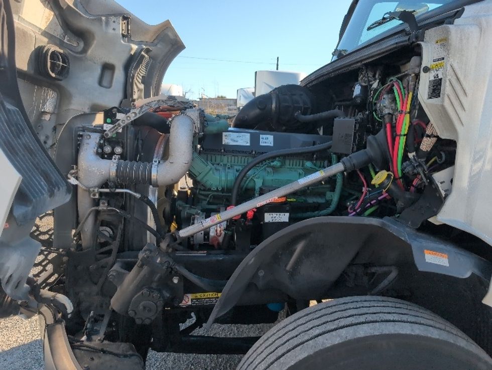 Day Cab Tractor-Heavy Duty Tractors-Volvo-2019-VNL42300-Ocala-FL-387,614\n\t\tmiles-$ 29,750 - Image 16