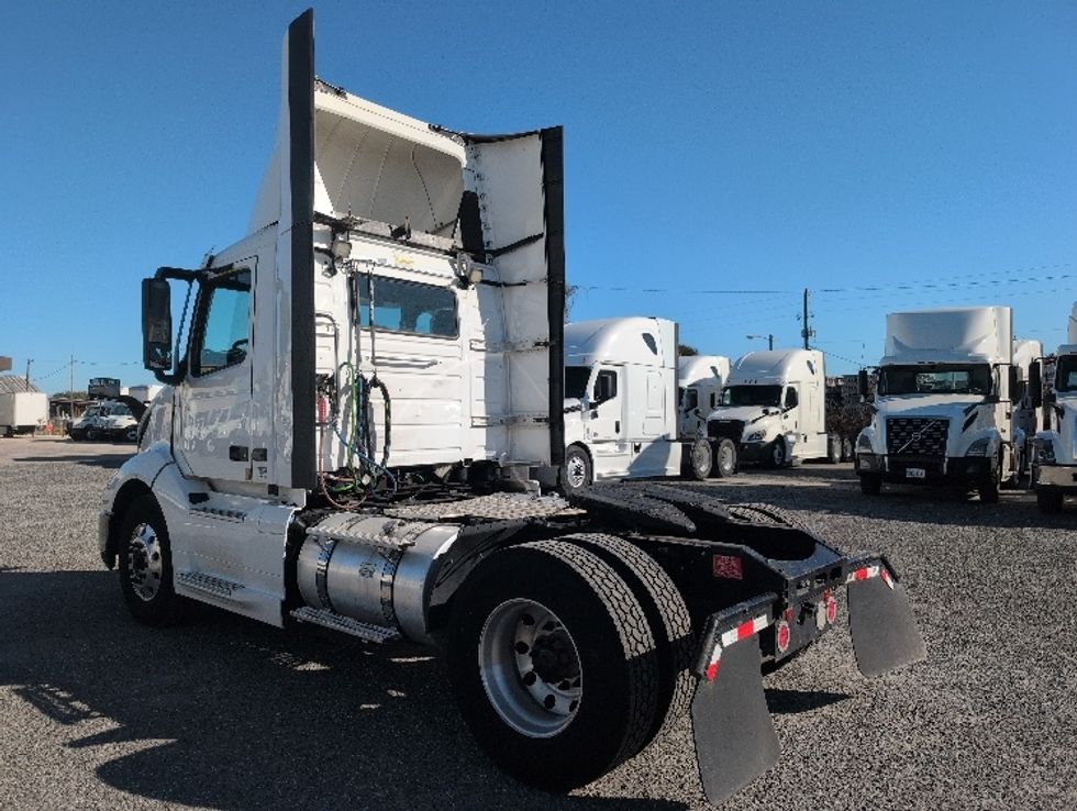 Day Cab Tractor-Heavy Duty Tractors-Volvo-2019-VNL42300-Ocala-FL-387,614\n\t\tmiles-$ 29,750 - Image 5