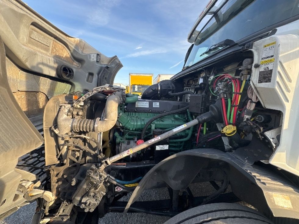 Day Cab Tractor-Heavy Duty Tractors-Volvo-2019-VNL42300-Ocala-FL-388,403\n\t\tmiles-$ 29,750 - Image 16
