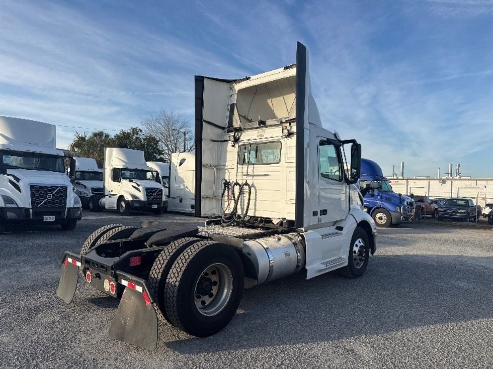 Day Cab Tractor-Heavy Duty Tractors-Volvo-2019-VNL42300-Ocala-FL-388,403\n\t\tmiles-$ 29,750 - Image 7