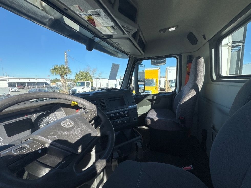 Day Cab Tractor-Heavy Duty Tractors-Volvo-2019-VNL42300-Ocala-FL-388,784\n\t\tmiles-$ 29,750 - Image 10