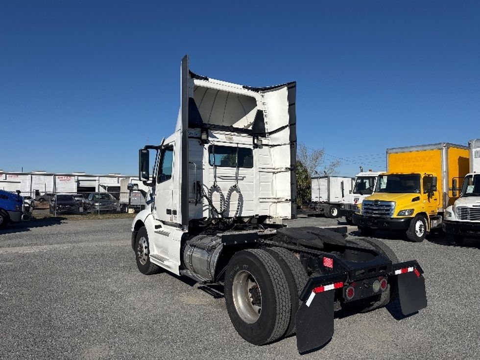 Day Cab Tractor-Heavy Duty Tractors-Volvo-2019-VNL42300-Ocala-FL-388,784\n\t\tmiles-$ 29,750 - Image 5