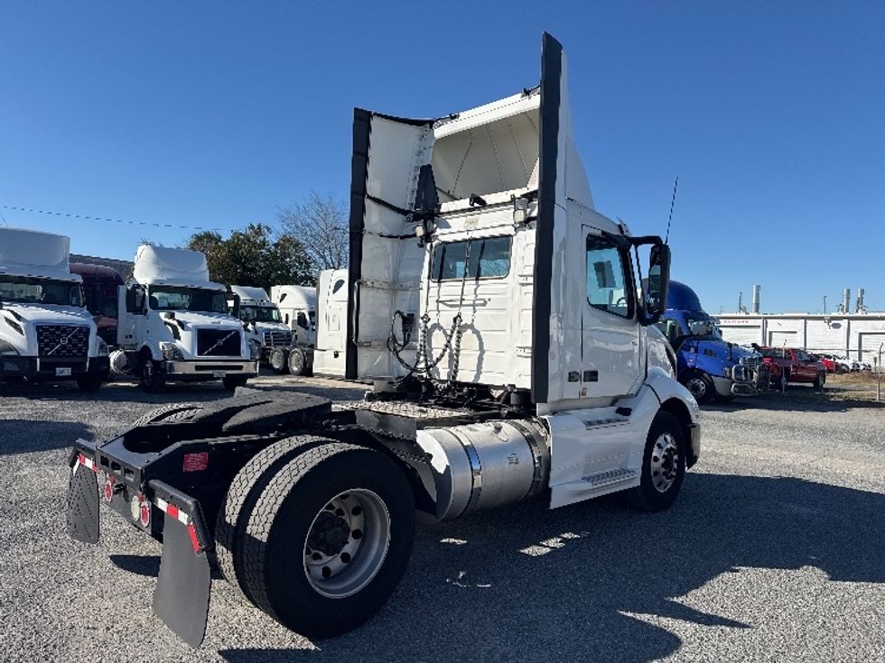 Day Cab Tractor-Heavy Duty Tractors-Volvo-2019-VNL42300-Ocala-FL-388,784\n\t\tmiles-$ 29,750 - Image 7