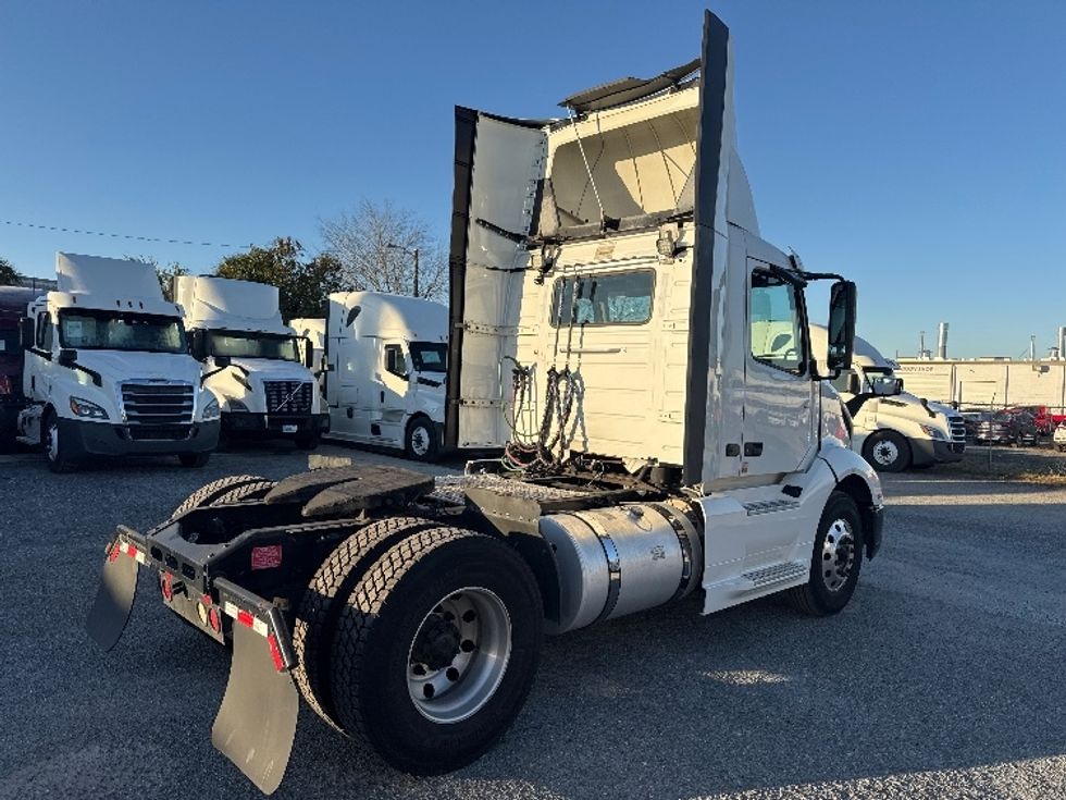 Day Cab Tractor-Heavy Duty Tractors-Volvo-2019-VNL42300-Ocala-FL-395,913\n\t\tmiles-$ 29,250 - Image 7