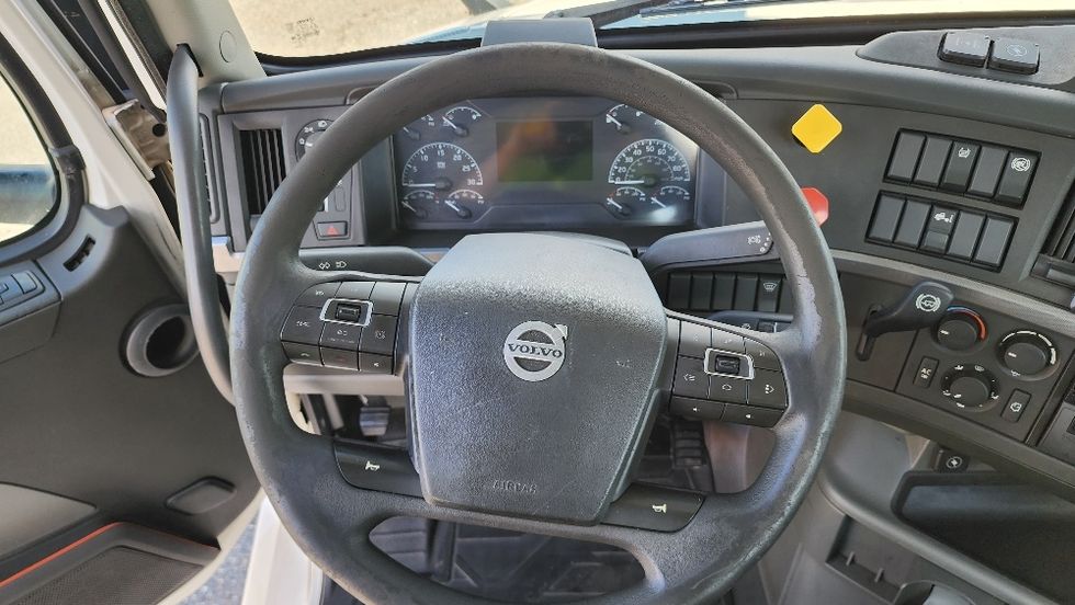 Day Cab Tractor-Heavy Duty Tractors-Volvo-2019-VNL42300-Ocala-FL-424,681\n\t\tmiles-$ 29,500 - Image 11