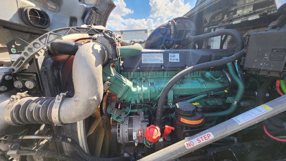 Day Cab Tractor-Heavy Duty Tractors-Volvo-2019-VNL42300-Ocala-FL-424,681\n\t\tmiles-$ 29,500 - Image 16