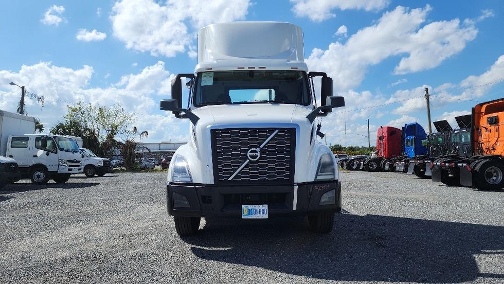 Day Cab Tractor-Heavy Duty Tractors-Volvo-2019-VNL42300-Ocala-FL-424,681\n\t\tmiles-$ 29,500 - Image 2