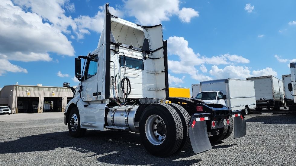 Day Cab Tractor-Heavy Duty Tractors-Volvo-2019-VNL42300-Ocala-FL-424,681\n\t\tmiles-$ 29,500 - Image 5