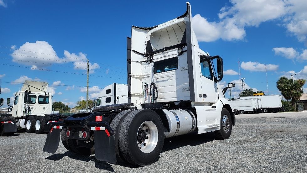 Day Cab Tractor-Heavy Duty Tractors-Volvo-2019-VNL42300-Ocala-FL-424,681\n\t\tmiles-$ 29,500 - Image 7