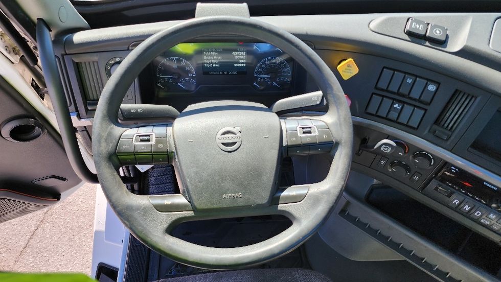 Day Cab Tractor-Heavy Duty Tractors-Volvo-2019-VNL42300-Ocala-FL-426,636\n\t\tmiles-$ 27,750 - Image 11