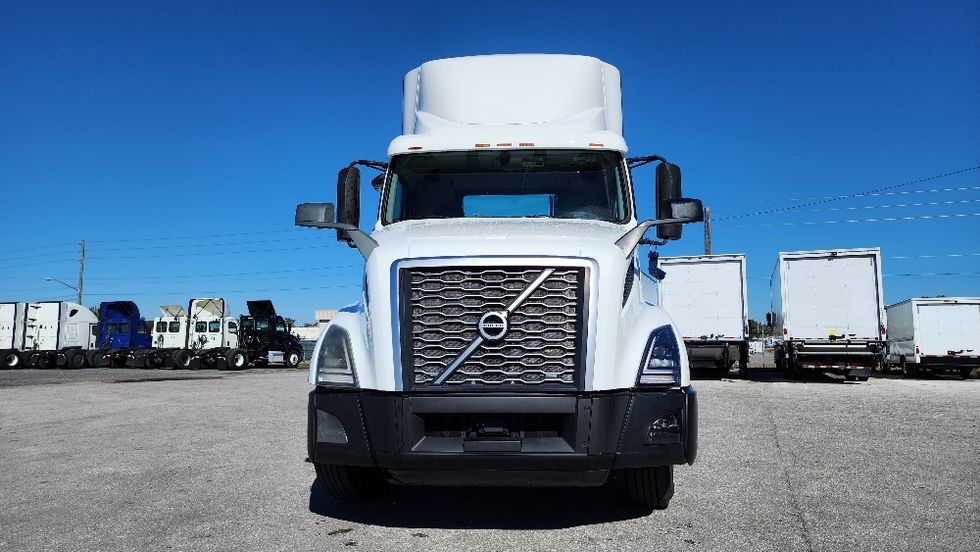 Day Cab Tractor-Heavy Duty Tractors-Volvo-2019-VNL42300-Ocala-FL-426,636\n\t\tmiles-$ 27,750 - Image 2