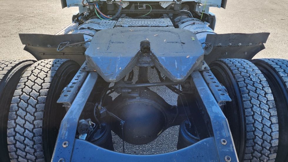 Day Cab Tractor-Heavy Duty Tractors-Volvo-2019-VNL42300-Ocala-FL-426,636\n\t\tmiles-$ 27,750 - Image 6