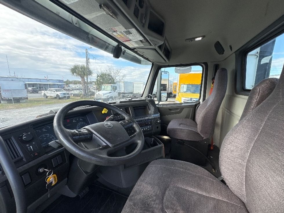 Day Cab Tractor-Heavy Duty Tractors-Volvo-2019-VNL42300-Ocala-FL-427,448\n\t\tmiles-$ 27,750 - Image 10