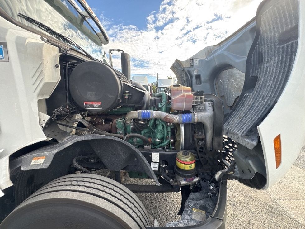 Day Cab Tractor-Heavy Duty Tractors-Volvo-2019-VNL42300-Ocala-FL-427,448\n\t\tmiles-$ 27,750 - Image 15