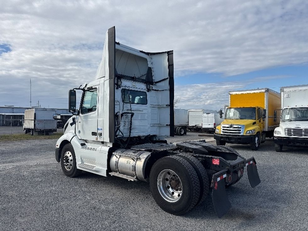 Day Cab Tractor-Heavy Duty Tractors-Volvo-2019-VNL42300-Ocala-FL-427,448\n\t\tmiles-$ 27,750 - Image 5