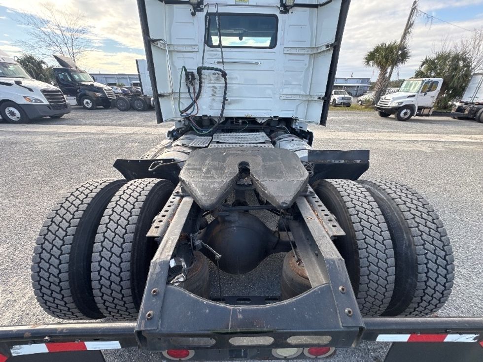 Day Cab Tractor-Heavy Duty Tractors-Volvo-2019-VNL42300-Ocala-FL-427,448\n\t\tmiles-$ 27,750 - Image 6