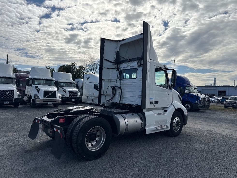 Day Cab Tractor-Heavy Duty Tractors-Volvo-2019-VNL42300-Ocala-FL-427,448\n\t\tmiles-$ 27,750 - Image 7