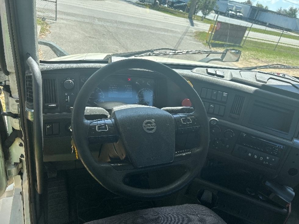 Day Cab Tractor-Heavy Duty Tractors-Volvo-2019-VNL42300-Ocala-FL-428,798\n\t\tmiles-$ 27,750 - Image 11