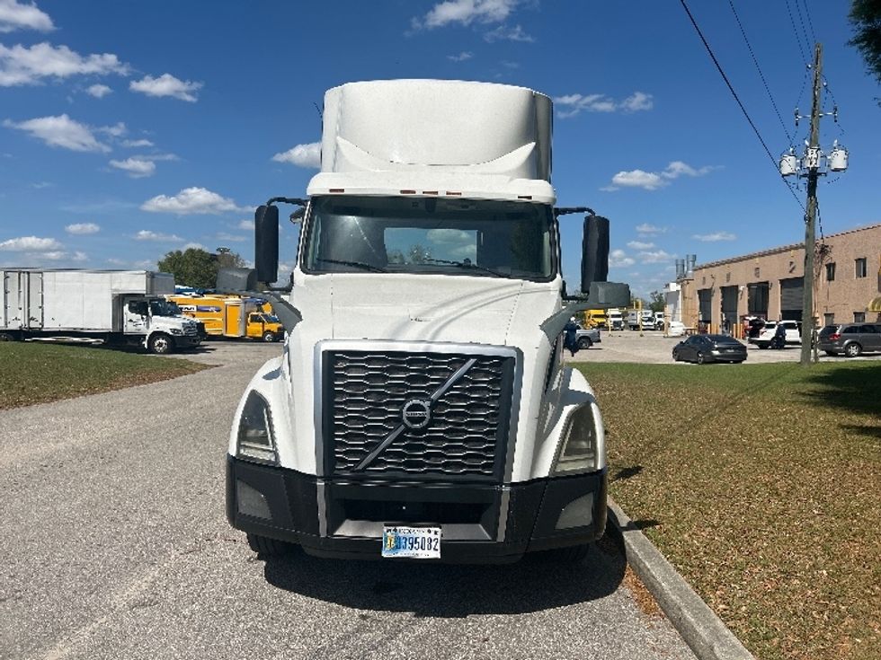 Day Cab Tractor-Heavy Duty Tractors-Volvo-2019-VNL42300-Ocala-FL-428,798\n\t\tmiles-$ 27,750 - Image 2