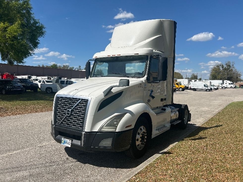 Day Cab Tractor-Heavy Duty Tractors-Volvo-2019-VNL42300-Ocala-FL-428,798\n\t\tmiles-$ 27,750 - Image 3