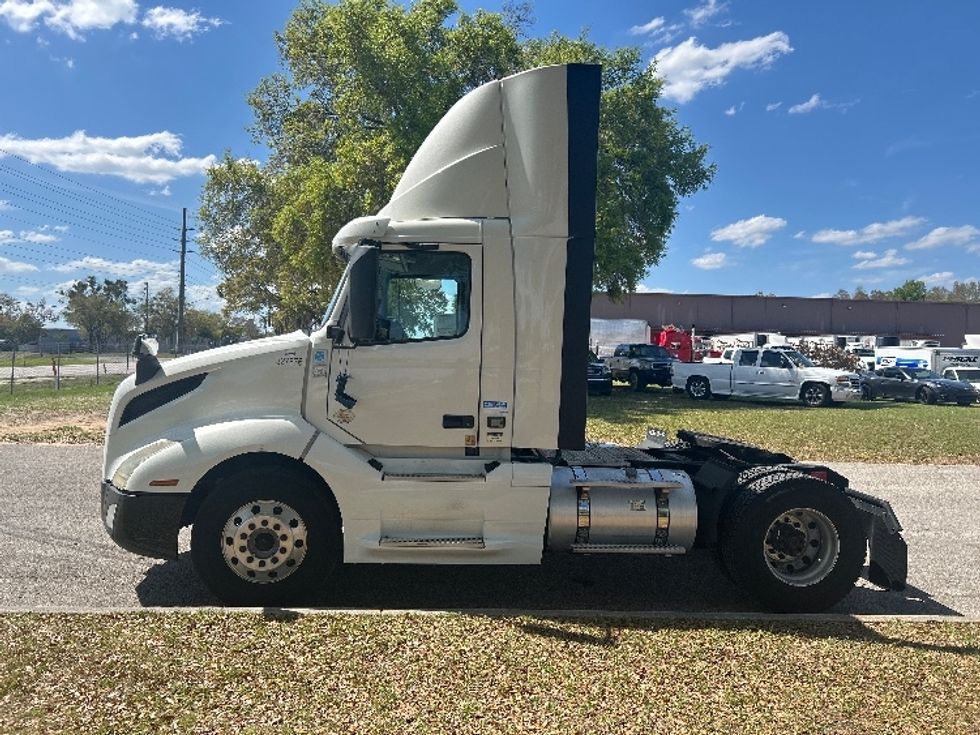 Day Cab Tractor-Heavy Duty Tractors-Volvo-2019-VNL42300-Ocala-FL-428,798\n\t\tmiles-$ 27,750 - Image 4