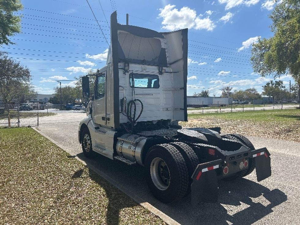 Day Cab Tractor-Heavy Duty Tractors-Volvo-2019-VNL42300-Ocala-FL-428,798\n\t\tmiles-$ 27,750 - Image 5
