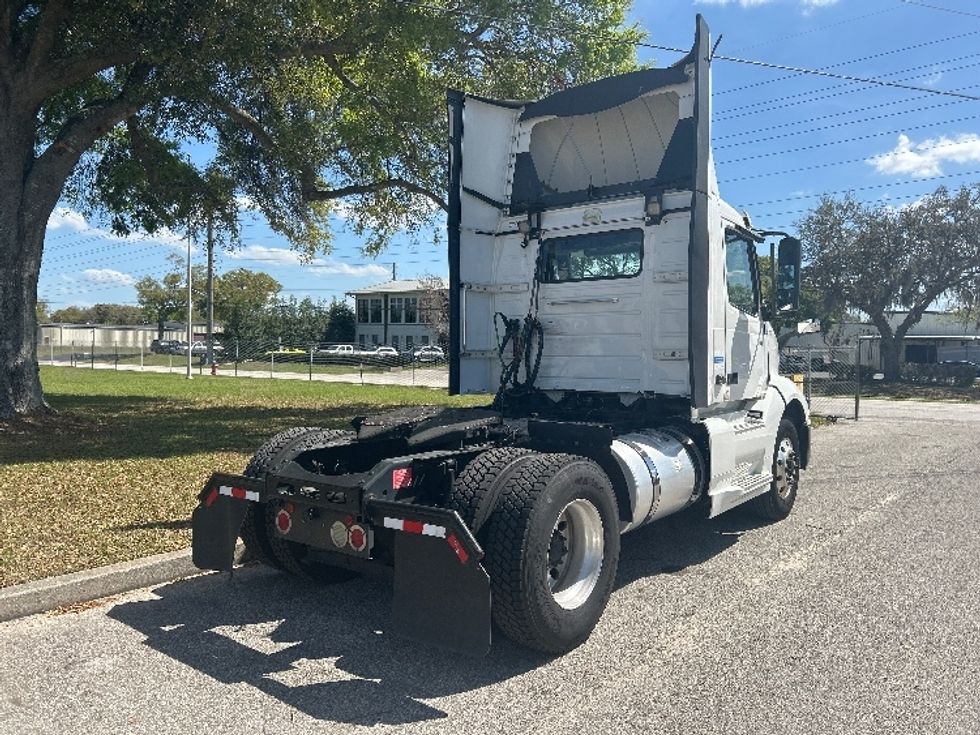 Day Cab Tractor-Heavy Duty Tractors-Volvo-2019-VNL42300-Ocala-FL-428,798\n\t\tmiles-$ 27,750 - Image 7