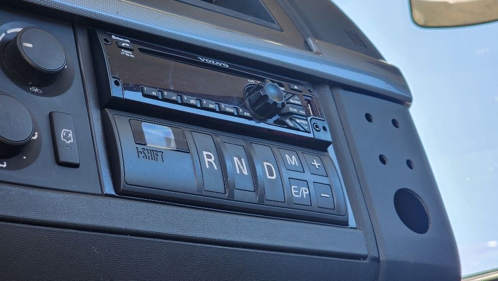 Day Cab Tractor-Heavy Duty Tractors-Volvo-2019-VNL42300-Ocala-FL-441,620\n\t\tmiles-$ 27,000 - Image 18