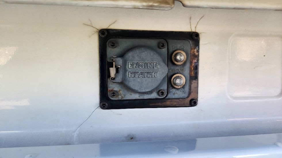 Day Cab Tractor-Heavy Duty Tractors-Volvo-2019-VNL42300-Ocala-FL-441,620\n\t\tmiles-$ 27,000 - Image 19