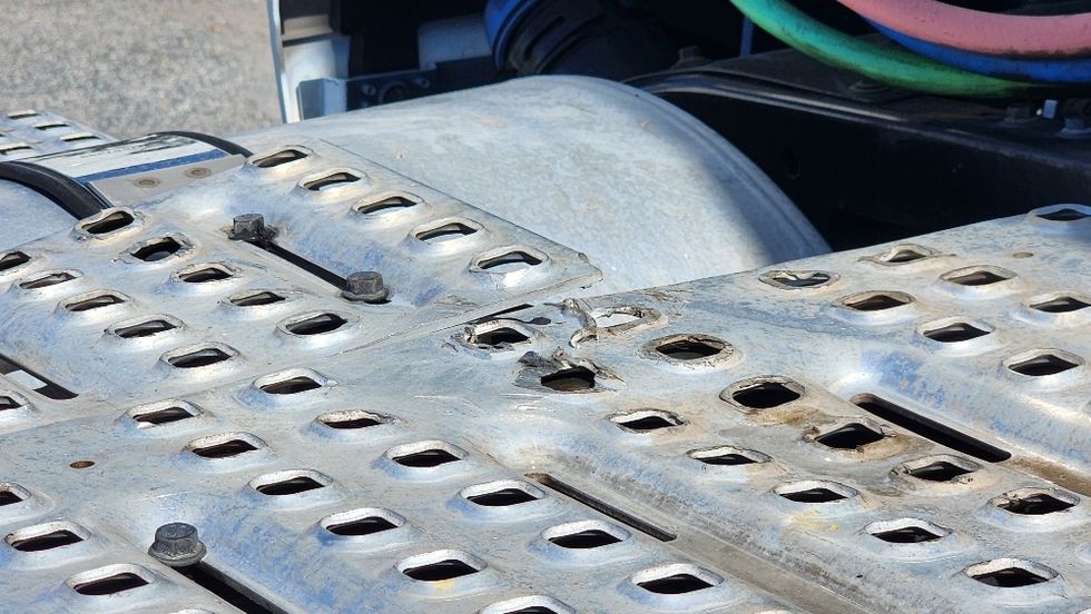 Day Cab Tractor-Heavy Duty Tractors-Volvo-2019-VNL42300-Ocala-FL-441,620\n\t\tmiles-$ 27,000 - Image 21