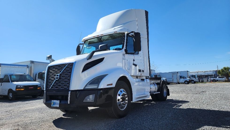 Day Cab Tractor-Heavy Duty Tractors-Volvo-2019-VNL42300-Ocala-FL-441,620\n\t\tmiles-$ 27,000 - Image 3