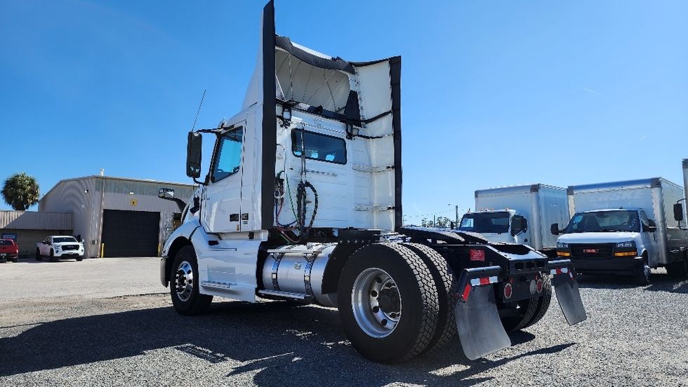 Day Cab Tractor-Heavy Duty Tractors-Volvo-2019-VNL42300-Ocala-FL-441,620\n\t\tmiles-$ 27,000 - Image 5