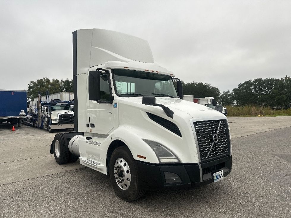 Day Cab Tractor-Heavy Duty Tractors-Volvo-2019-VNL42300-Ocala-FL-452,175\n\t\tmiles-$ 28,000 - Image 1