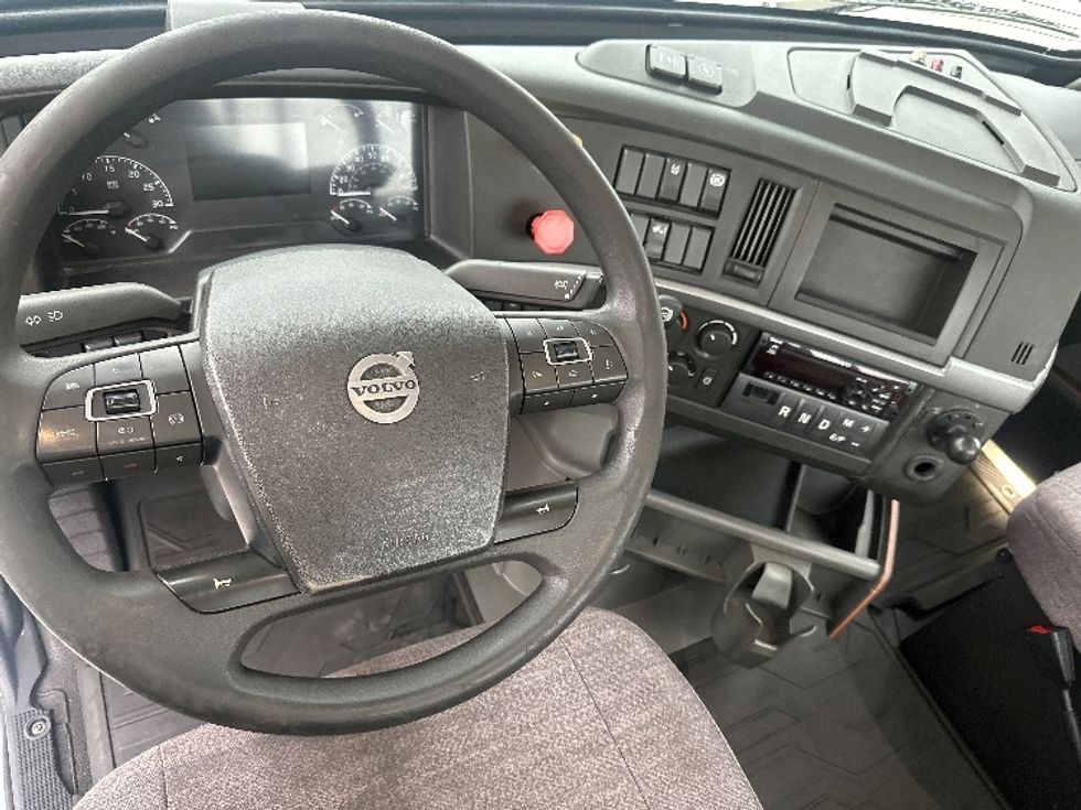 Day Cab Tractor-Heavy Duty Tractors-Volvo-2019-VNL42300-Ocala-FL-452,175\n\t\tmiles-$ 28,000 - Image 11